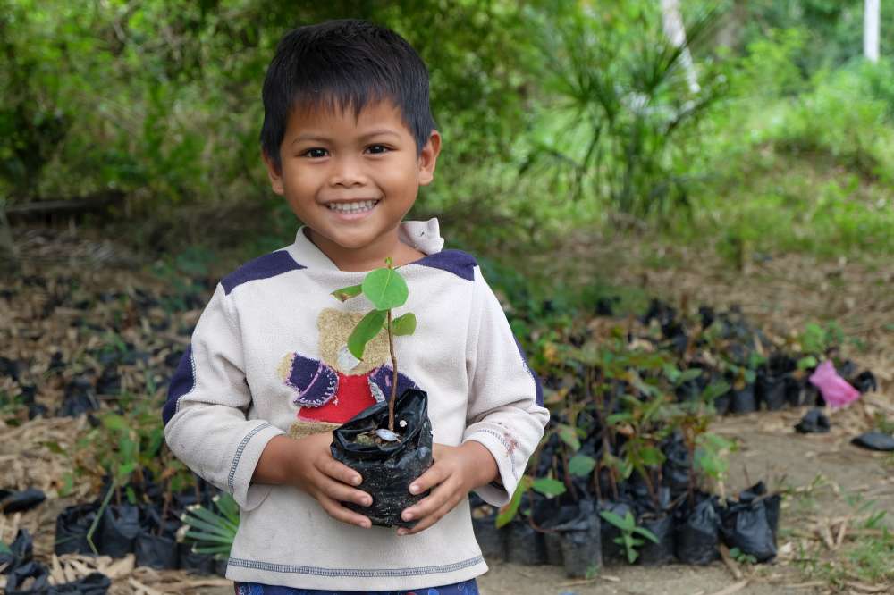 Mangroves-with-child-in-dancalan-caimawan...-1000.jpg